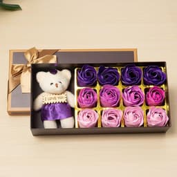 Geschenkset Rozenblaadjes Teddybeer en Zeepbloemen - Romantisch Cadeau voor Valentijnsdag en Jubileum (Paars) — thumbnail 4