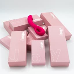 Vibey® - Gebogen Vibrator - Vibrators voor Vrouwen Realistisch - Intense Clitoris & G-spot Stimulator - Sex toys voor Vrouwen - Dildo - Vibrators voor Koppels - Cadeau voor haar - Fluisterstil & Discreet - Joy - Roze — thumbnail 5