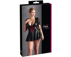 Cottelli Plus Size – Wetlook Mini Jurk met Rode Veters en Diepe Decolleté Kinky en Uitdagend – Maat 4XL – Zwart