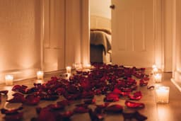 Romantische Cadeaubox met Decoraties voor een Speciale Nacht — thumbnail 4