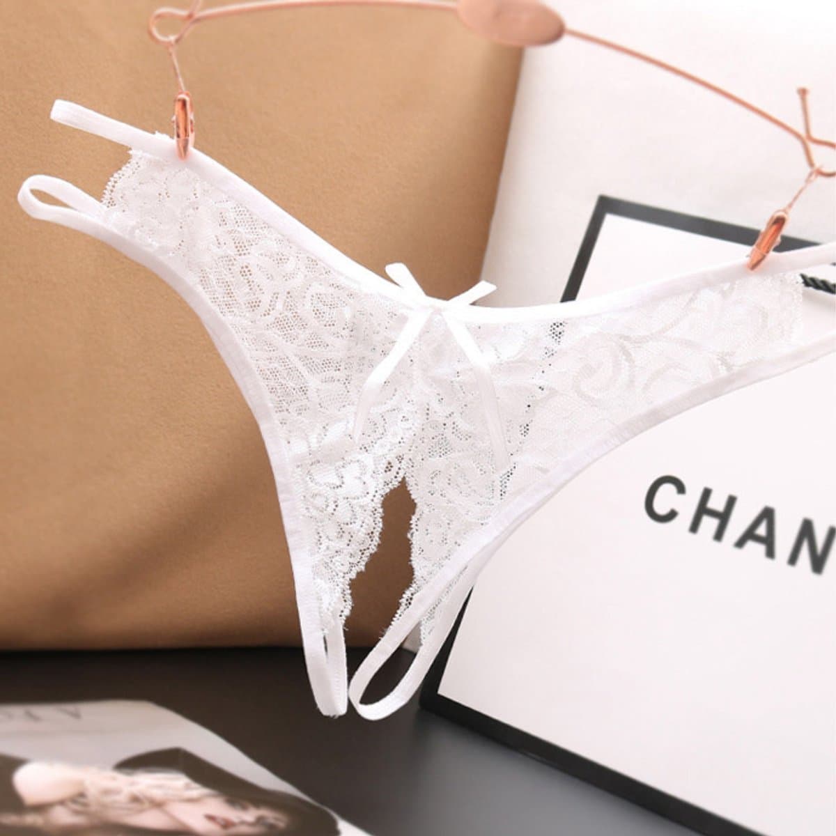 Sexy String met Open Kruis - Wit - Ontwerp met Kant - Erotisch Design met Strik - One Size String - Dames Onderbroek - Lingerie / Ondergoed — afbeelding 1