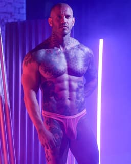 SUKREW Sheer Low-rise Thong Elect Pink - MAAT S - Erotisch Heren Ondergoed - String voor Man - Sexy mannen String — thumbnail 4