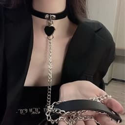 BDSM Halsband met Ketting – Zwarte Kunstleren BDSM Collar met Hart Hanger – Bondage Halsband & SM Accessoire – 42 cm Halsband + 66 cm Ketting — thumbnail 2