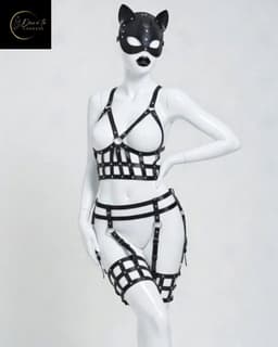 Sexy Complete Lingerieset – Inclusief Masker, Harnas Body en Jarretelgordel met Been Straps – Zwart – Verstelbaar – BDSM – Fetish – PU Leer – B.I.T.C.H. – Wasteland – Sexy Lingerie – Kinky Lingerie – Erotische Lingerie – Dare to Undress – One Size — thumbnail 2