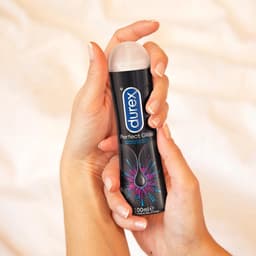 Durex - 3 Glijmiddelen - Play Massage 2/1 Sensitive 200ML - Perfect Gel Gliss 100ML - Crazy Cherry waterbasis 100ML — thumbnail 5