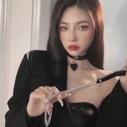 BDSM Halsband met Ketting – Zwarte Kunstleren BDSM Collar met Hart Hanger – Bondage Halsband & SM Accessoire – 42 cm Halsband + 66 cm Ketting — thumbnail 5