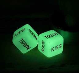 New Age Devi - "Glow in the Dark Dobbelstenen voor Erotische Voorspellingen - 2 Stuks - Kamasutra, Seks & Relatie - Spannend & Erotisch!" — thumbnail 1
