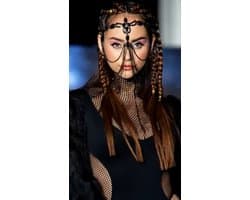 Mystical Allure – Luxe Zwarte Face Jewelry met Kettingen & Kristallen | Geleverd in luxe Satijnen Giftzakje | Gezichtssierraad | Bruiloft | Clubwear | Carnaval | Juweel | Ketting | BDSM Headpiece | Festival | Fetish | One Size | Dare to Undress