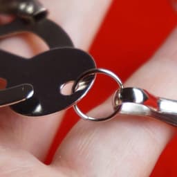 Oneay Tepelklemmen met Ketting en Bel – Verstelbare Nipple Clamps met Verzwaarde Ballen – Comfortabele Niet-Piercing Body Sieraden voor Vrouwen en Mannen – BDSM Accessoire voor Stellen (Zilver) — thumbnail 3