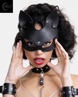 Festivallook – Luxe PU Masker | Zwart | Catwoman | Masquerade | Festival | Kostuum | BDSM | Carnaval | Halloween | Kinky | Rollenspel | Erotische Lingerie Accessoire | Sexy Lingerie | Lingeriesetje Dames | Cadeauset | One Size | Dare to Undress — thumbnail 3