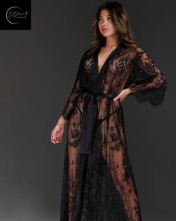 Luxe Erotische Kimono Dames – Sexy Lingerie – Lingerie Erotisch – Zwart – Transparante Kant Kimono – Verleidelijke lingerie & ochtendjas – High End – Chique – Clubwear – Satijnen Strikceintuur– Elegante Nachtkleding – Dare to Undress – S, M, L, XL — thumbnail 1