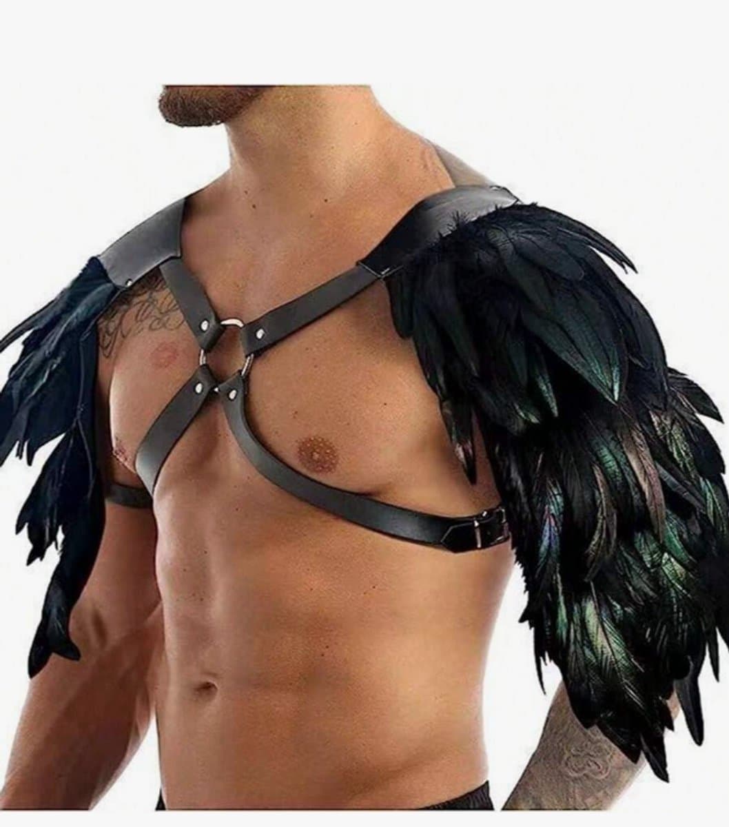Stoer Leren Heren Harnes met Veren - Riem - Verstelbaar One Size - Kinky Erotiek Feest - Hoge Kwaliteit- voor Heren- Onze Size – Festival & Fetish Wear – Lak Leer PVC Look – Strict Dresscode – It’s a CrazyLand - Verkleed feest — afbeelding 1