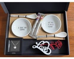 Giftset, Lux relatiegeschenk, romantisch cadeau, sieraad Liora made with Swarovski Elements, thee, voor 2 personen, met Love decoratie.