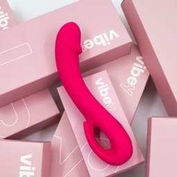 Vibey® - Gebogen Vibrator - Vibrators voor Vrouwen Realistisch - Intense Clitoris & G-spot Stimulator - Sex toys voor Vrouwen - Dildo - Vibrators voor Koppels - Cadeau voor haar - Fluisterstil & Discreet - Joy - Roze — thumbnail 4