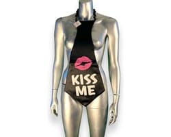 Kiss Me Stropdas XXL - Humoristisch en Gedurfd Feestaccessoire