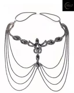 Mystical Allure – Luxe Zwarte Face Jewelry met Kettingen & Kristallen | Geleverd in luxe Satijnen Giftzakje | Gezichtssierraad | Bruiloft | Clubwear | Carnaval | Juweel | Ketting | BDSM Headpiece | Festival | Fetish | One Size | Dare to Undress — thumbnail 5