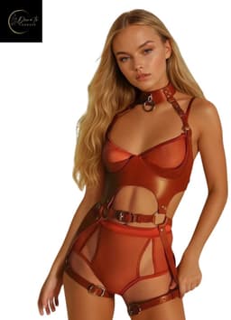 Sexy Lingerieset – PU Lederen Harnass Body – Lingerie Erotisch – Dames – Bondageset – Harnasset – Verstelbaar – Bondage – Erotische Lingerie Dames – Fetish – SM – Rood – Kinky Lingerie – BDSM – Wasteland – B.I.T.C.H. – Dare to Undress – One Size — thumbnail 2