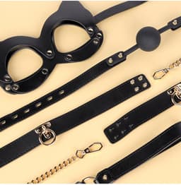 Dare to Undress – Fifty Shades of Grey – Luxe 8-delige BDSM Set met Opbergkoffer – Premium – BDSM Bondagesets - Valentijn Cadeau - Handboeien, Halsband, Masker, Gagbal & Zweep - Sex Toys voor Koppels - Seksspeeltjes voor mannen en vrouwen - Kinky — thumbnail 4