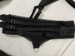 Sexy Lingerie Set 4-delig – Zwart Kunstleer met BH, Jarretelgordel, Slip & Beenbanden — thumbnail 3