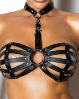 Dominant Desire – Complete Erotische Lingerie Set met Leren BH & Bondage Broekje met Boeien – BDSM Bondage Set – Lingerie Erotisch Dames – Sexy Lingerie – Sexy PU-Leren Harnas Set voor Dames – Fetish & Kinky – Clubwear – One Size – Dare to Undress — thumbnail 4