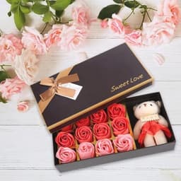 12 Rozen Zeep Bloemen Gift Set voor Vrouwen - Romantisch Valentijnsdag Cadeau met Pluche Beer — thumbnail 4