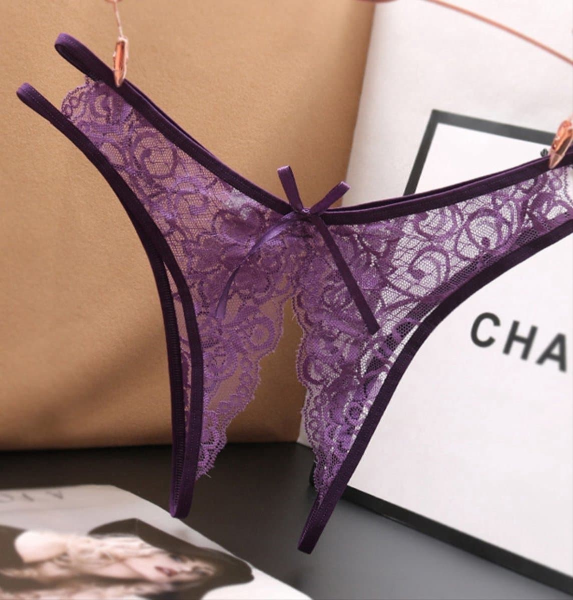 New Age Devi - Paarse String met Open Kruis - Sensueel Kantontwerp - Sexy Strik - One Size Fits All - Dames Lingerie — afbeelding 1