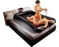 Fetish Collection – Glossy Volwassen Speelbad voor Natte Erotische Spellen Waterdicht en Opblaasbaar met Glijmiddel 1 Liter – Zwart